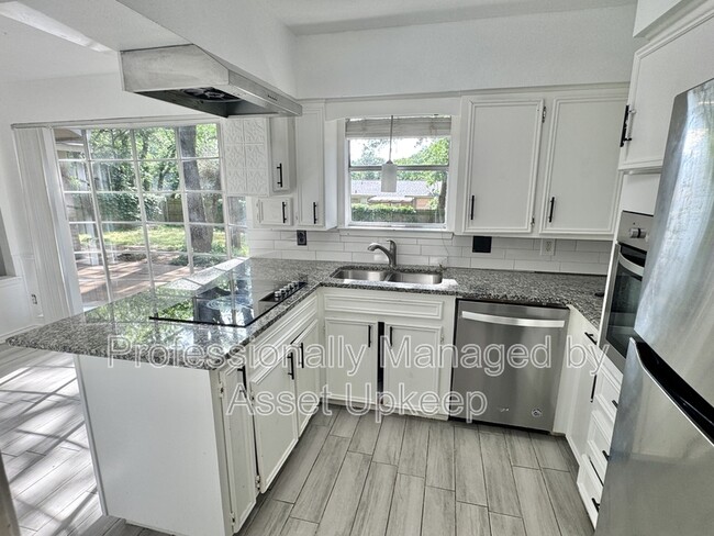 Building Photo - 2708 Hilldale Blvd