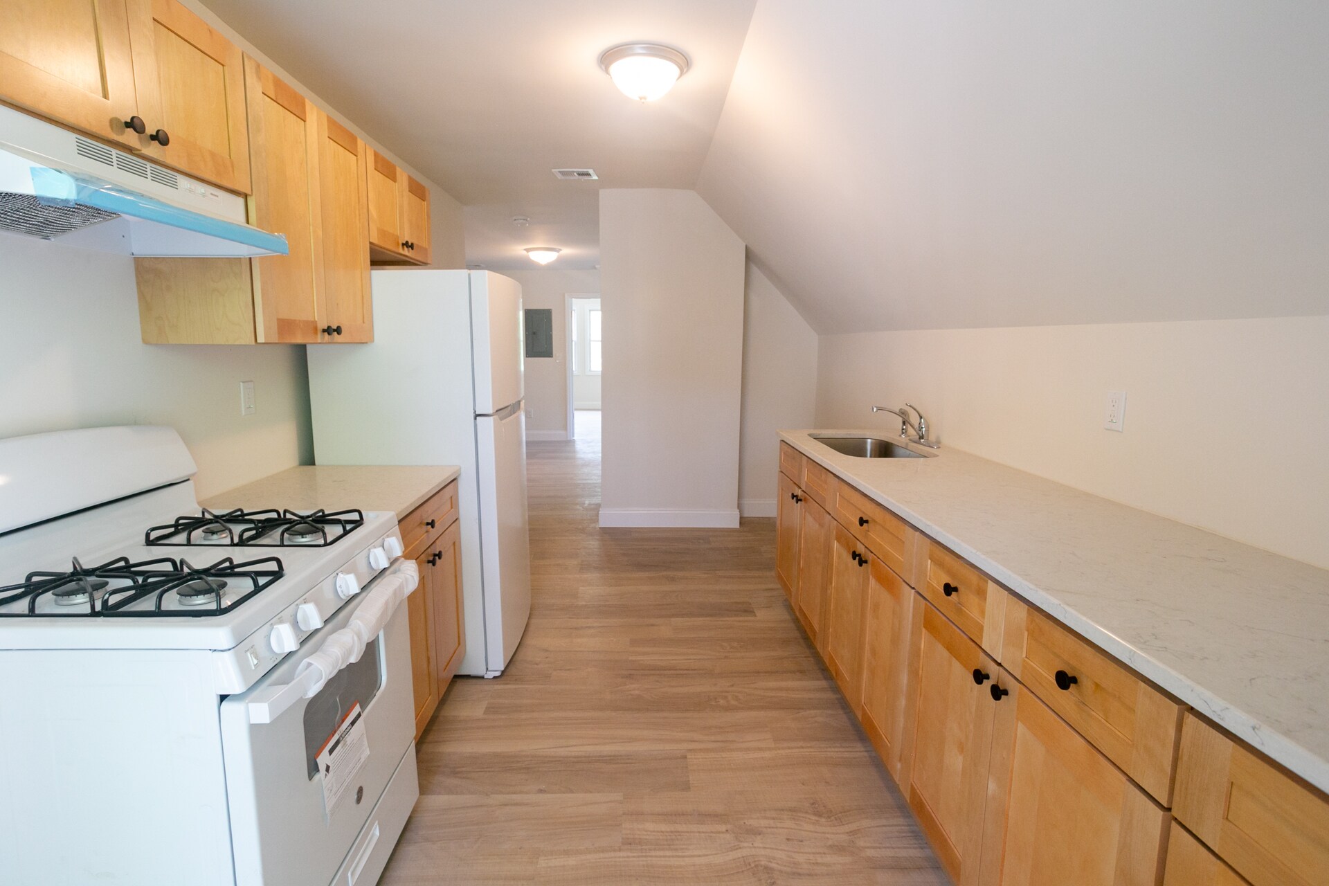 Building Photo - 219 6th Ave W