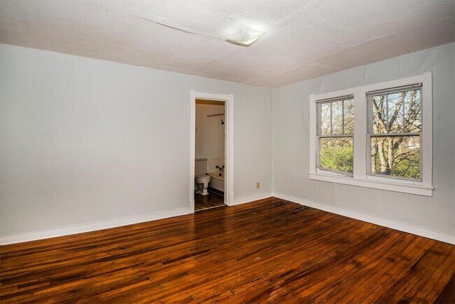 Building Photo - 706 Chickamauga Ave