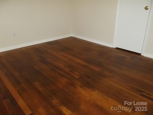 Building Photo - 3530 Eastwood Dr