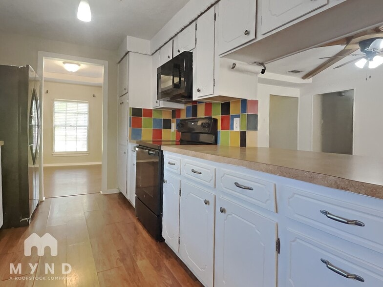 Building Photo - 9015 Eldora Dr
