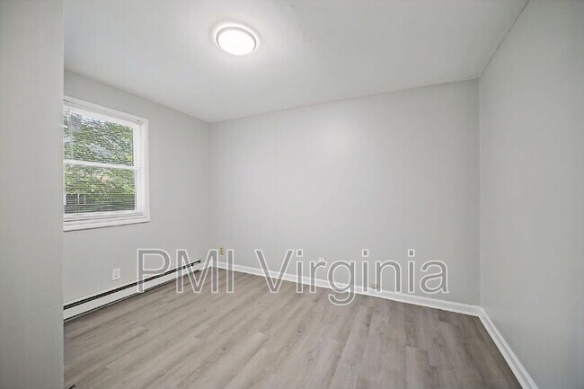 Building Photo - 3407 Essex Cir