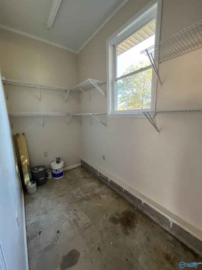 Building Photo - 23095 Kennedy Rd