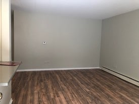 Building Photo - 454 Spring Rd