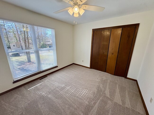 Building Photo - 5 Sweet Branch Ct