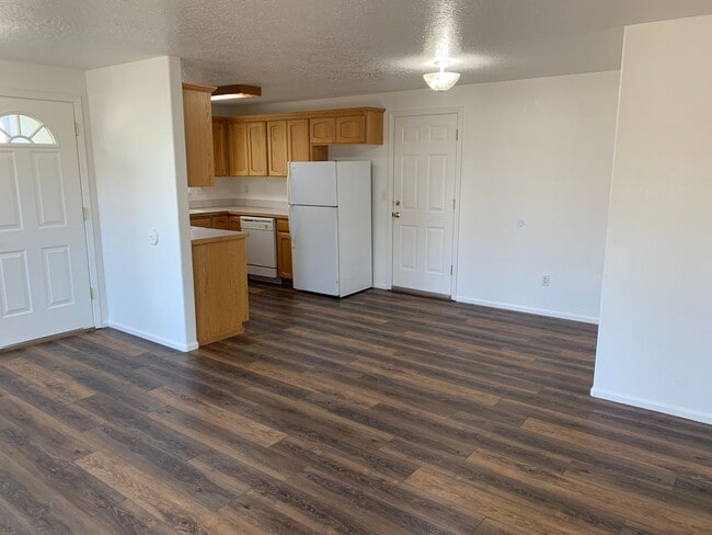 Building Photo - Newly updated 3-bedroom, 2-bathroom duplex...