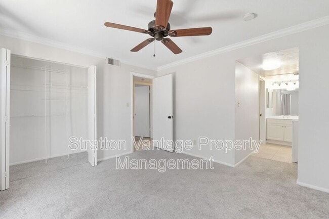 Building Photo - 4114 E Calle Redonda