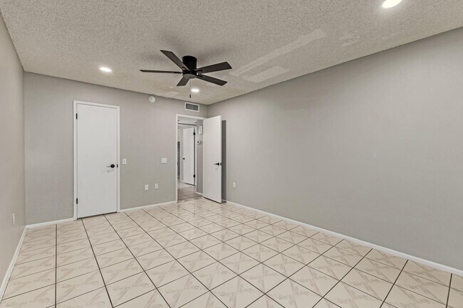 Building Photo - 13066 N 100th Dr