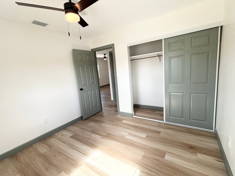 Building Photo - 510 91st Ave N