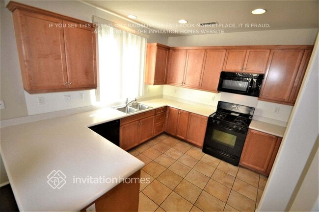 Building Photo - 1052 E Agate Ct