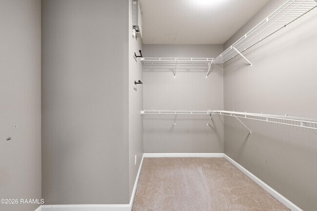 Building Photo - 412 Crest Cir