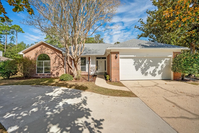 Building Photo - 114 Dana Pointe