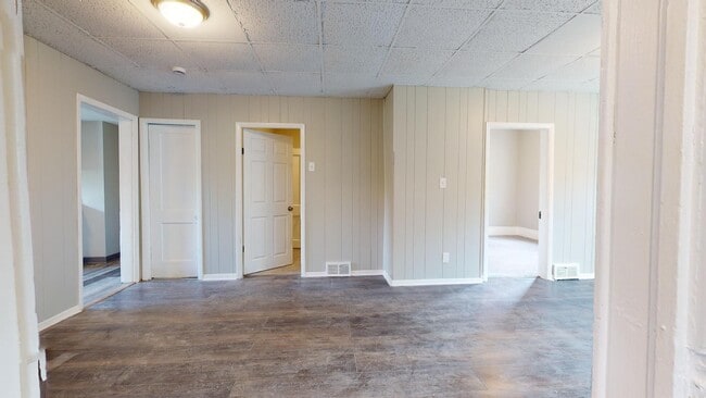 Building Photo - 4023 Valley Rd