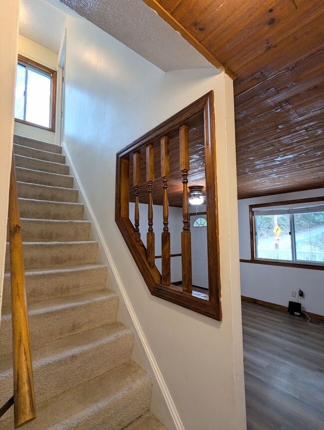 Building Photo - COMING SOON 2 Bedroom 1.5 Bathroom Single ...