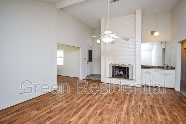 Building Photo - 11366 Oakcenter Dr