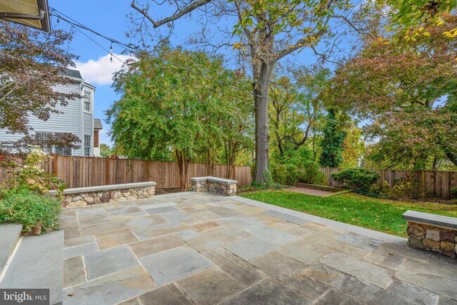 Building Photo - 6045 Edgewood Terrace