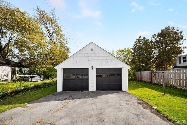 Building Photo - 363 Hickok Ave