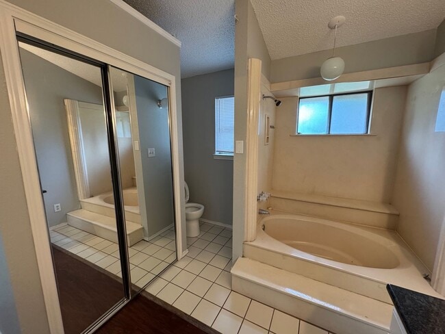 Building Photo - Updated Midway ISD 5 Bedroom