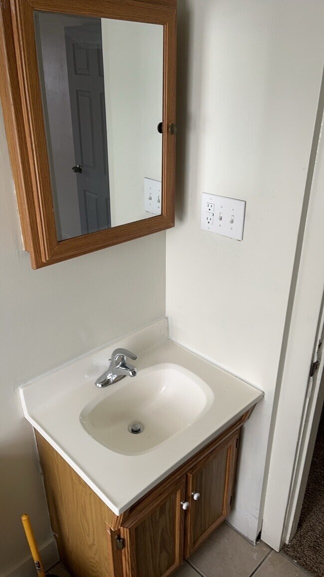 Building Photo - 32 Stafford Ave