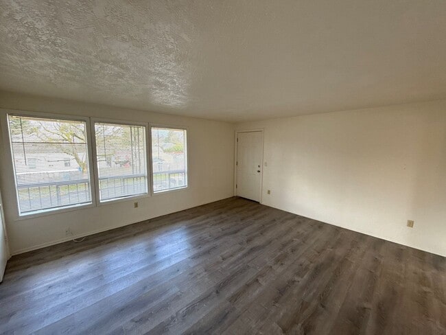 Building Photo - 1594 Tripp St SE