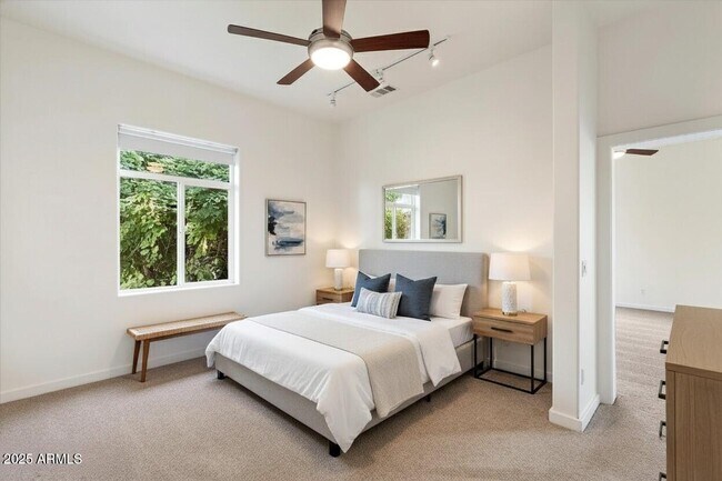 Building Photo - 7613 E Vía Del Reposo