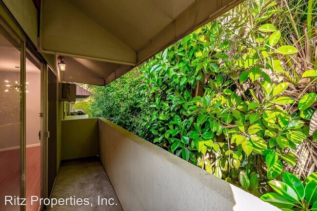 Building Photo - 1426 N Vista St