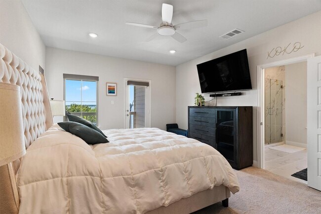 Building Photo - 7309 Sunset Blvd