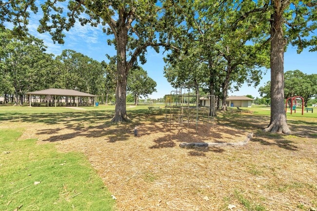 Building Photo - Like New 3-bedroom 2.5 bath Duplex in Gent...