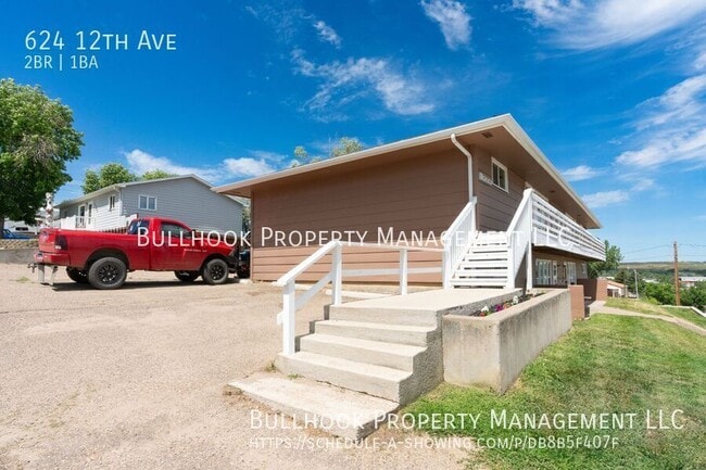 Building Photo - 624 12th Ave