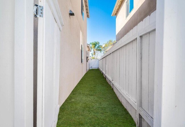 Building Photo - ***Gorgeous 5 bedroom, 3 bath Home in Imperial Beach