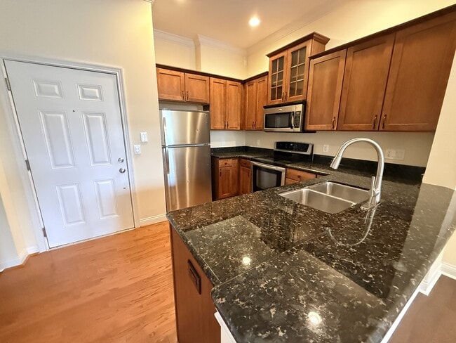 Building Photo - 252 Stetson St