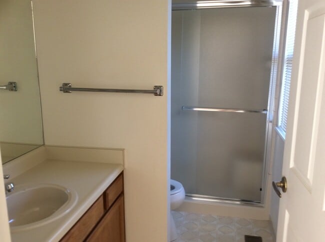 Building Photo - Beautiful Home in Brookdale Skyline Community!