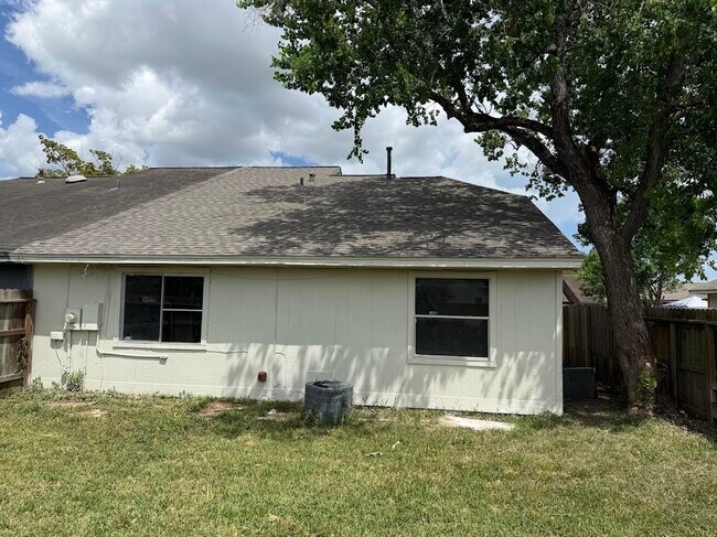 Building Photo - 16528 Monte Carlo Ln