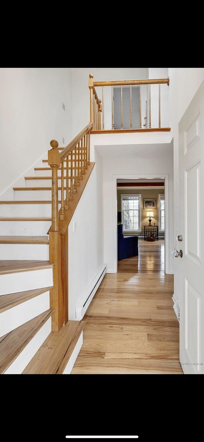 Entrance Hallway - 3 Rosewood Ln