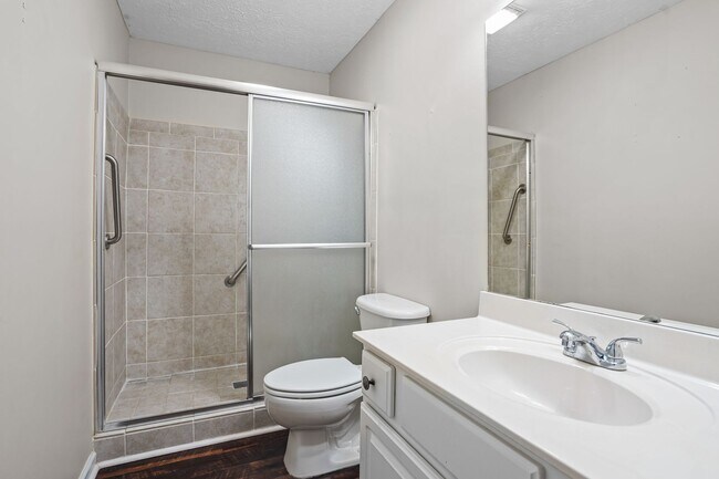 Building Photo - 131 Crestwood Ln