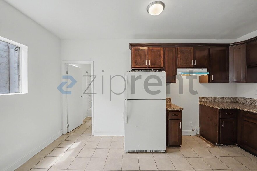 Building Photo - Unit 12
