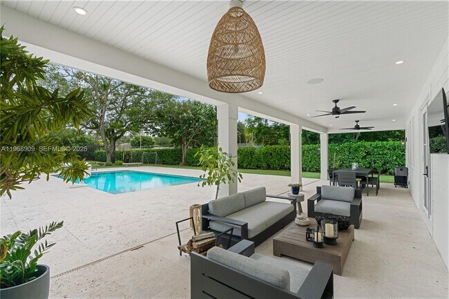 Building Photo - 9301 SW 93rd Ave