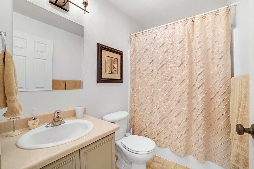 Building Photo - 209 Long Island Ave