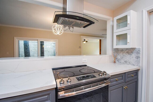Building Photo - 201 Vanderpool Ln