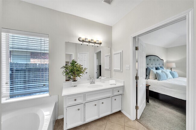 Building Photo - 1911 Mound Lake Dr