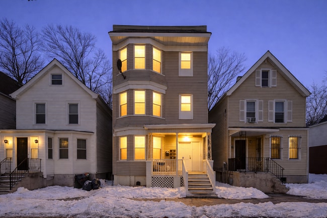 Building Photo - 791 S 15th St