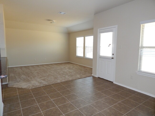 Building Photo - Beautiful 4 Bedroom Available in The Verandah