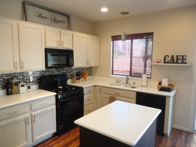 Building Photo - Beautiful 2 Story Home in Mountains Edge.