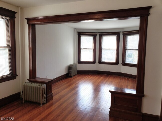 Building Photo - 19 Rosedale Ave