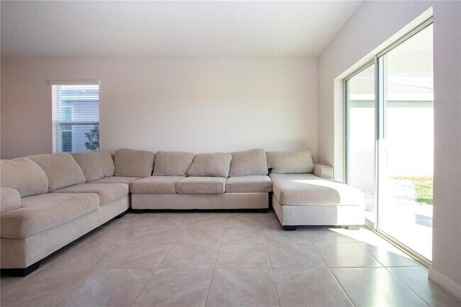 Building Photo - 3513 Hilltop Cir