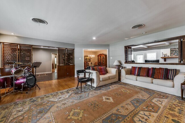 Building Photo - GORGEOUS RANCH-STYLE HOME ON WOODED 1.2 AC...