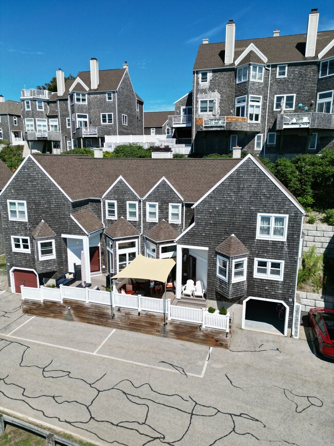 Building Photo - 6 Marina Dr