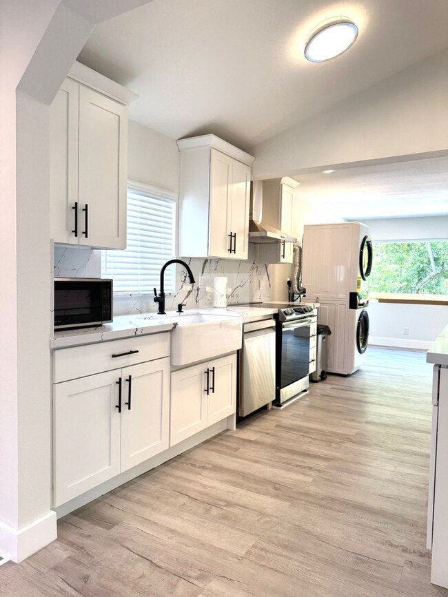 Building Photo - Updated 2 Bed, 1 Bath | South Beacon Hill | Private Patio + Parking