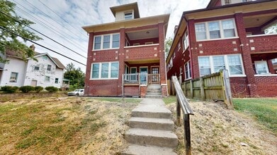 Building Photo - 978 1/2 Linwood Ave