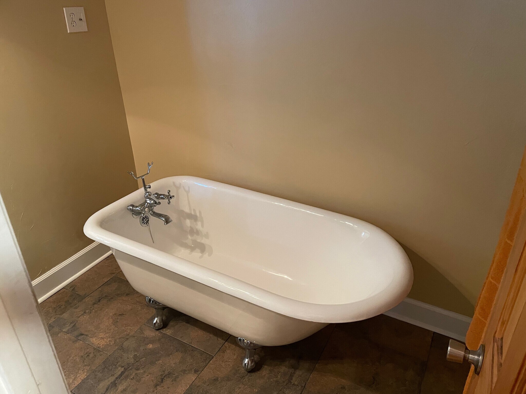 Building Photo - 1991 Glen Garry Dr